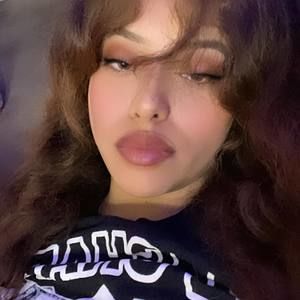 Meet your Posher, Casandra